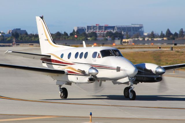 Beechcraft King Air 90 (N5037W)