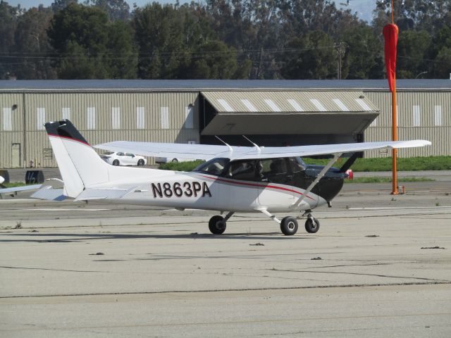 Cessna Skyhawk (N863PA) - On the ramp 
