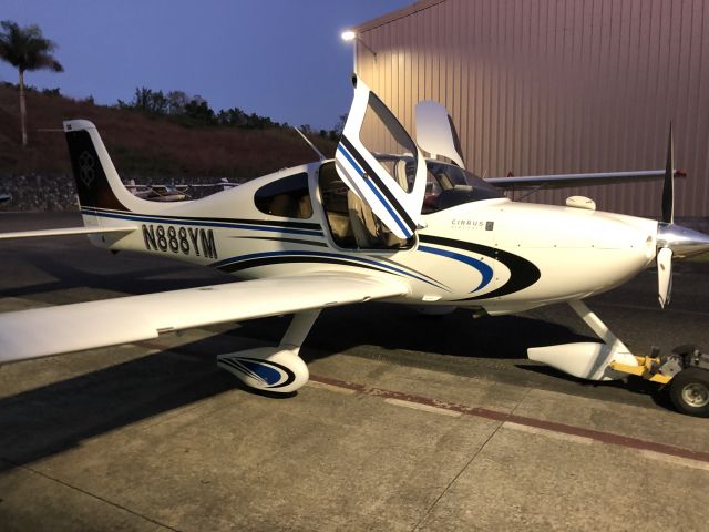 Cirrus SR-22 (N888YM)