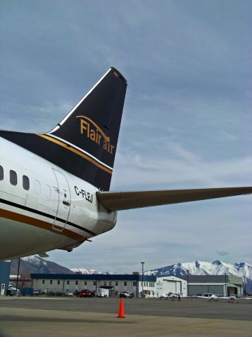 BOEING 737-400 (C-FLEJ)