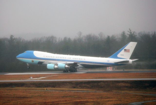 Boeing 747-200 (AIRFORCE1) - President Obama wheels down in Air Force 1 at Asheville Regional Airport Runway 16 (8001 feet) in Asheville, NC on 2/13/2013.  Nasty day, but a beautiful airplane.