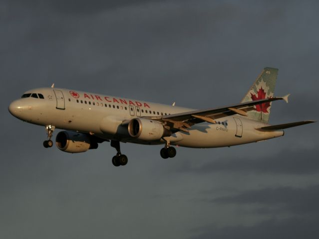 Airbus A320 (C-FNVU)