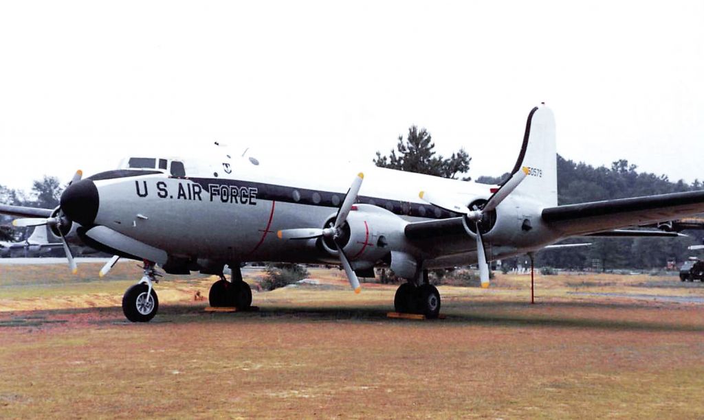 — — - Douglas C-54 Skymaster (DC-4)