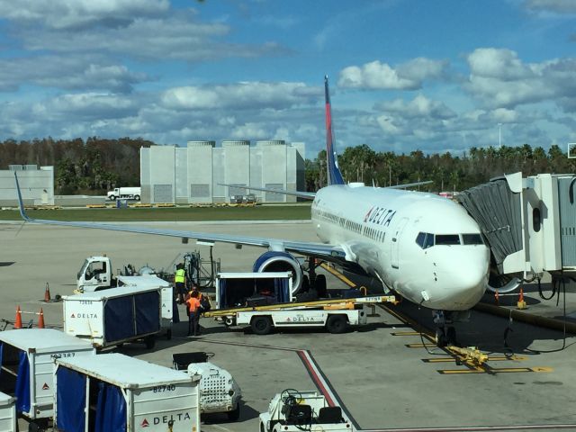 Boeing 737-900 (N849DN) - My plane to Detroit