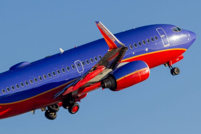 Boeing 737-800 (N762SW)