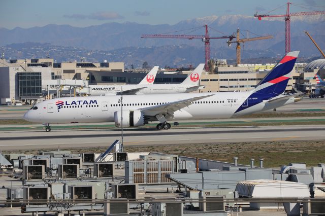 Boeing 787-9 Dreamliner (CC-BGN)
