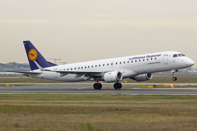 Embraer ERJ-190 (D-AECB)