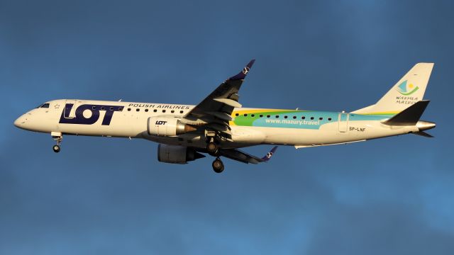 EMBRAER 195 (SP-LNF) - Photo taken on December 21, 2021.