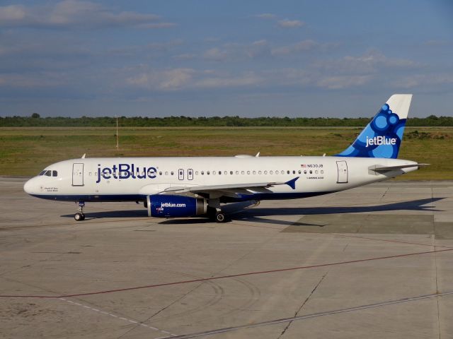 Airbus A320 (N630JB) - Honk if you like blue!