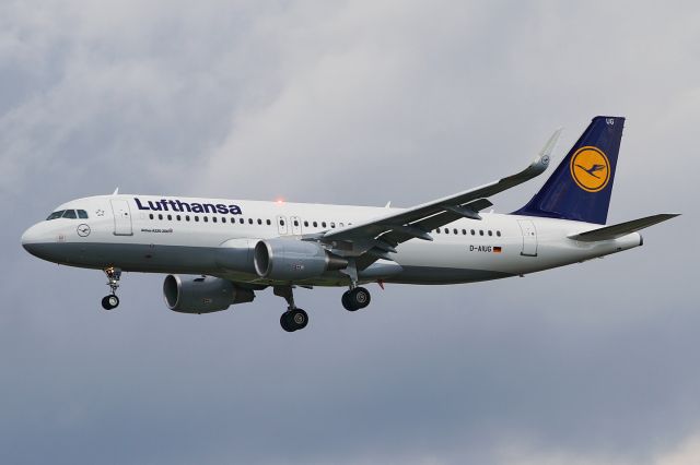 Airbus A320 (D-AIUG) - date: 24-Aug-2014, short final RWY25L