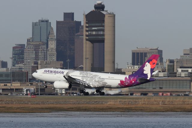 Airbus A330-300 (N380HA) - 'Hawaiian 89' from Honolulu landing on 22L