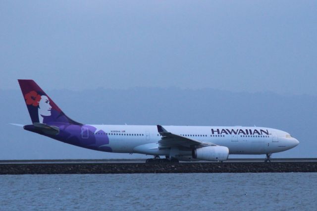 Airbus A330-200 (N389HA)