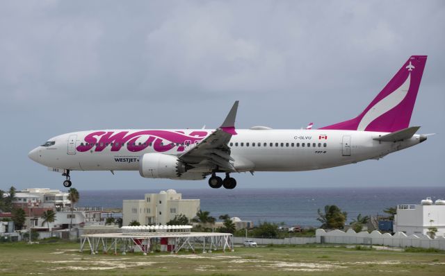 Boeing 737 MAX 8 (C-GLVU)