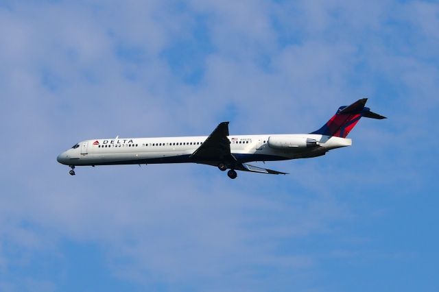 McDonnell Douglas MD-80 (N082DL)