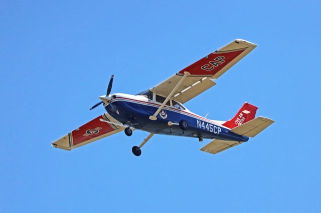 Cessna Skylane (N445CP) - Landing from the South at KPAO