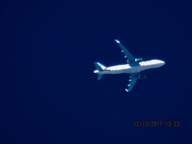 Airbus A320 (N236FR)