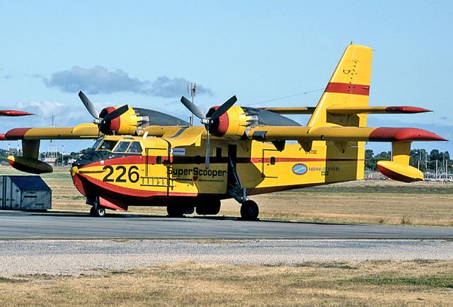 C-FTXC — - CANADAIR CL-215-1A10 CL-215-I - REG : C-FTXC (CN 1008) - ADELAIDE INTERNATIONAL AIRPORT SA. AUSTRALIA - YPAD (31/3/1998)