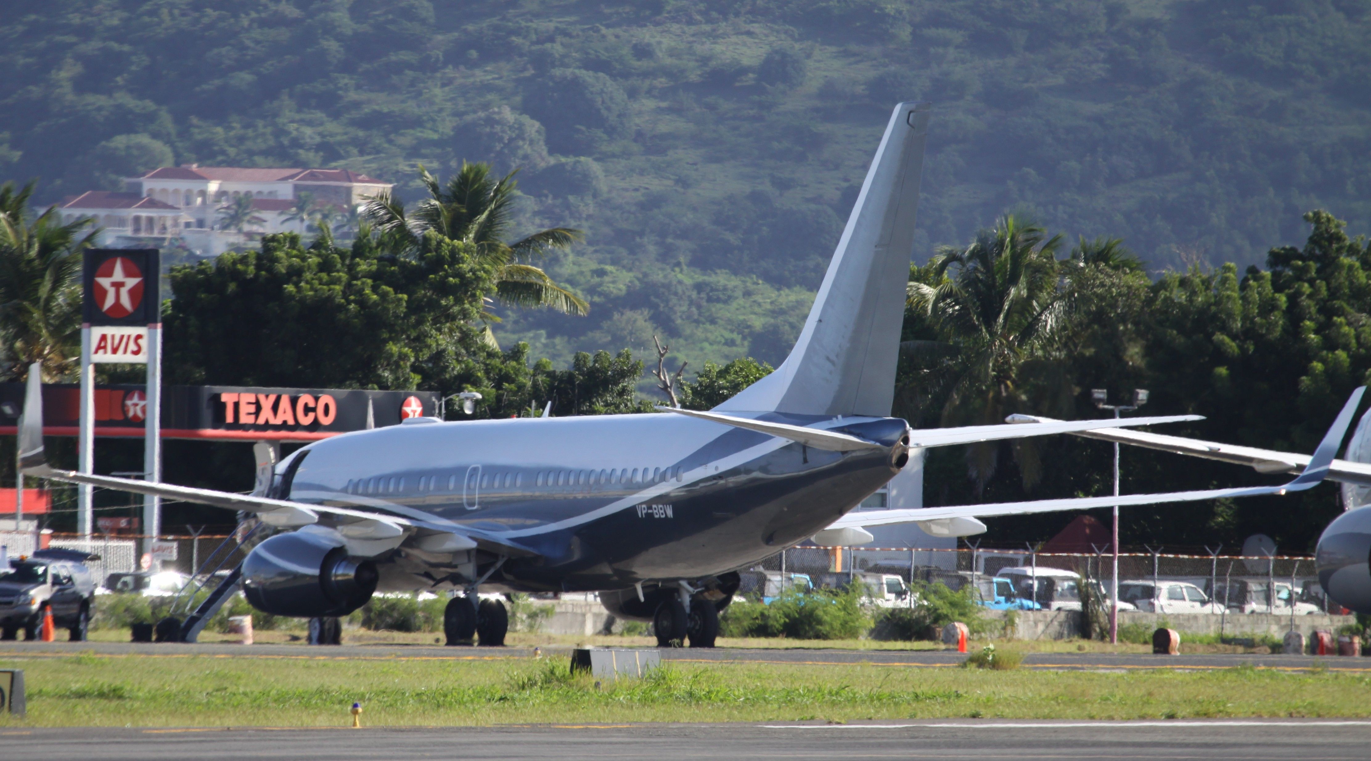Boeing 737-700 (VP-BBW)