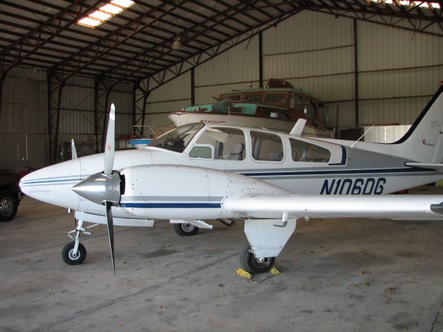 Beechcraft 55 Baron (N106DG)