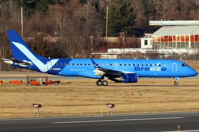 Embraer ERJ-190 (N126BZ)