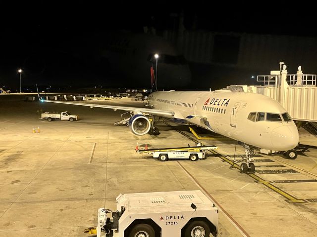 BOEING 757-300 (N581NW) - Resting after arrival from KATL