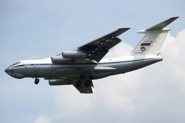 Ilyushin Il-76 (RA-78817)