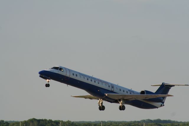 Embraer ERJ-145 (N812HK)