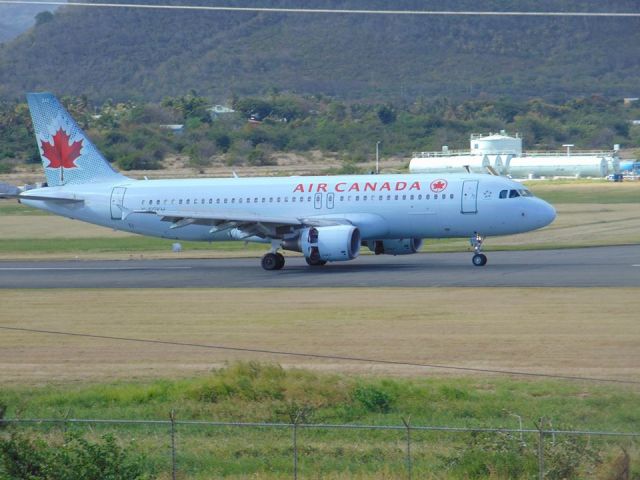 Airbus A320 (C-FGKH)