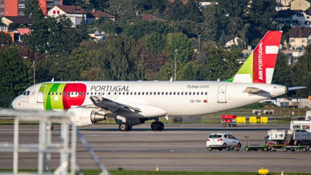 Airbus A320 (CS-TNY)