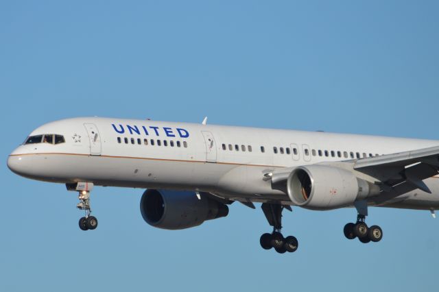 Boeing 757-200 (N513UA) - Landing