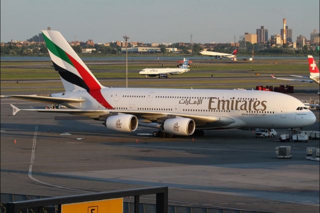 Airbus A380-800 (A6-EDA)