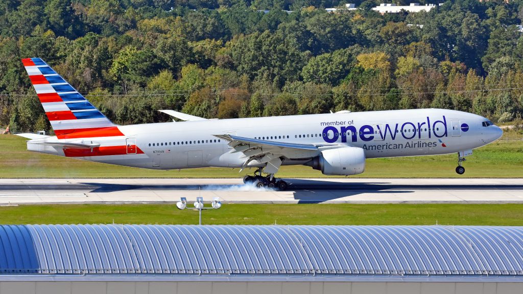 Boeing 777-200 (N791AN) - American Airlines Boeing 777-200 (N791AN) "OneWorld" from EGLL arrives at KRDU Rwy 5L on 10/21/2018 at 2:40 pm.