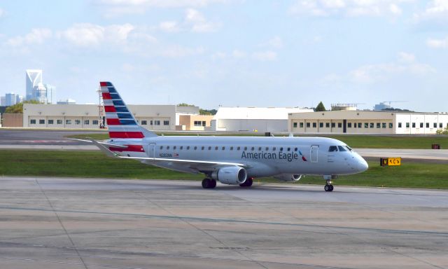 Embraer 175 (N282NN) - American Eagle Embraer ERJ-175LR N282NN in Charlotte