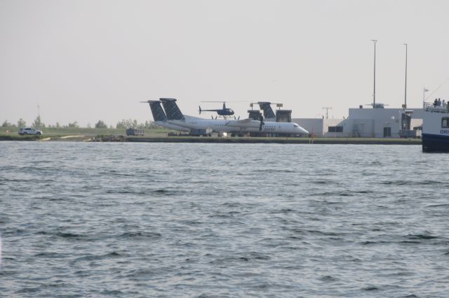 de Havilland Dash 8-400 (C-GLQG) - Billy Bishop Toronto City Airport