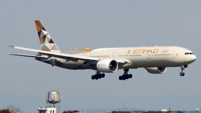 BOEING 777-300ER (A6-ETD)