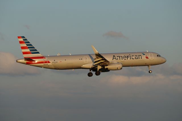 Airbus A321 (N994AN)