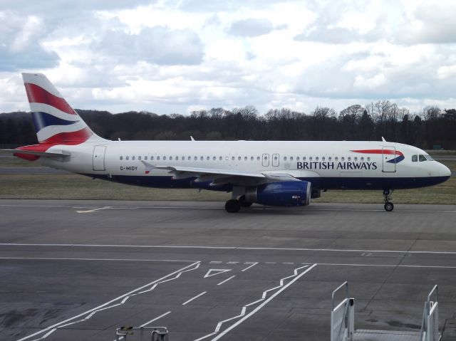 Airbus A320 (G-MIDY)