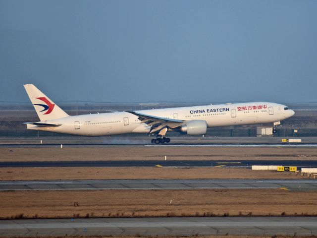 BOEING 777-300 (B-7881)