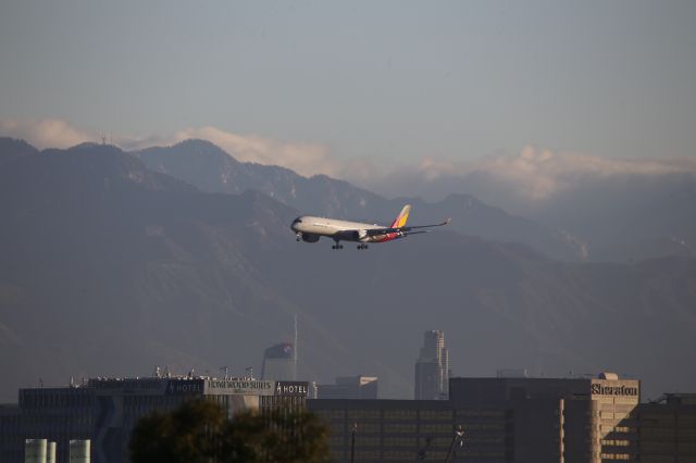 Airbus A350-900 (HL8079)