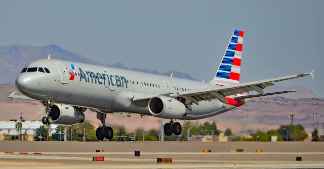 Airbus A321 (N543UW) - N543UW  American Airlines 2011 Airbus A321-232  (cn 4843) - Las Vegas - McCarran International (LAS / KLAS)br /USA - Nevada, March 16, 2016br /Photo: Tomás Del Coro