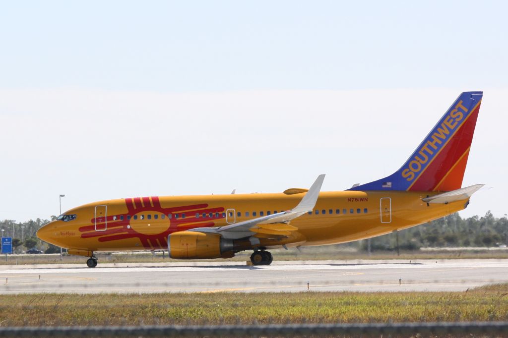 Boeing 737-700 (N781WN) - Southwest Airlines Flight 151 (N781WN) departs on Runway 6 at Southwest Florida International Airport enroute to Baltimore-Washington International Airport