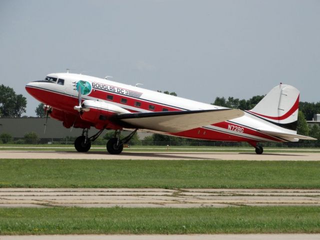 Douglas DC-3 (N728G)