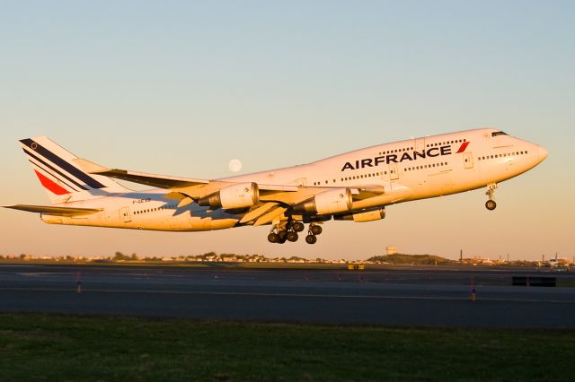 Boeing 747-400 (F-GEXB) - The Queen