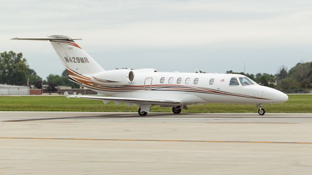 Cessna Citation CJ4 (N429MR) - A Cessna CJ4 (Reg# N429MR) taxis past headed to Atlantic Aviation. Photo taken with a Canon 1DMK4 an a Tamron 70-200 f/2.8 lens.