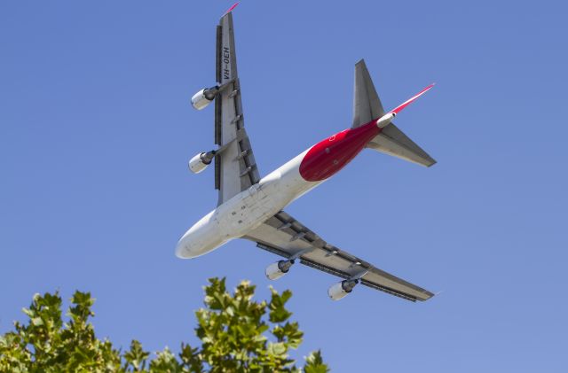 Boeing 747-400 (VH-OEH) - VH-OEH Performing display over F1 Grand Prix 2015