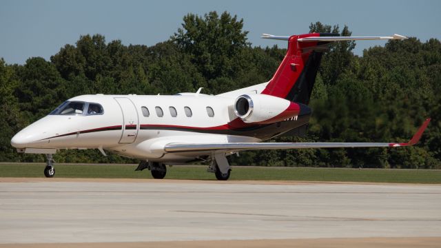 Embraer Phenom 300 (N377N)