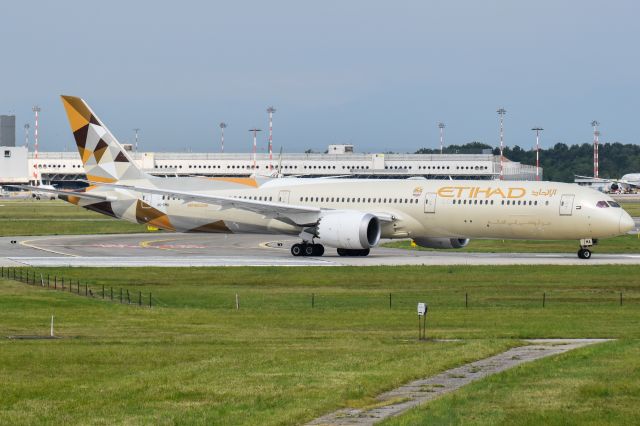 BOEING 787-10 Dreamliner (A6-BMA)