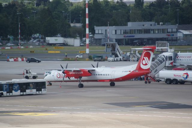 de Havilland Dash 8-400 (D-ABQP) - Air Berlin Dash8-402 cn4137