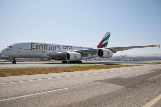 Airbus A380-800 (A6-EOG)