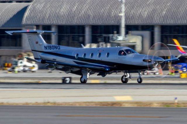 Pilatus PC-12 (N180NG)